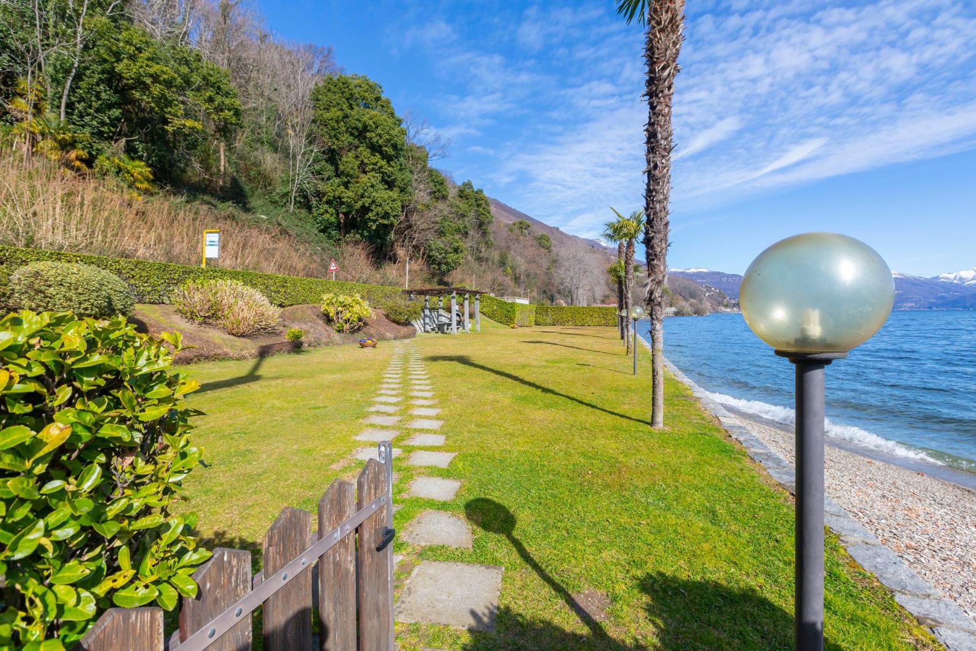 Blu Lake Apartment On Ghiffa Beach - Happy Rentals Esterno foto