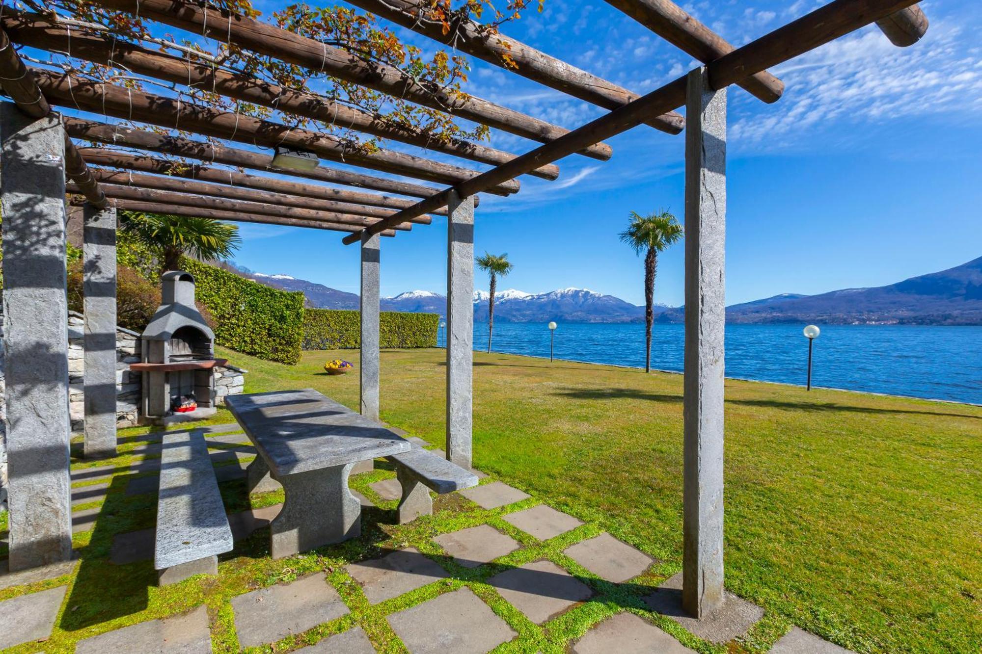 Blu Lake Apartment On Ghiffa Beach - Happy Rentals Esterno foto