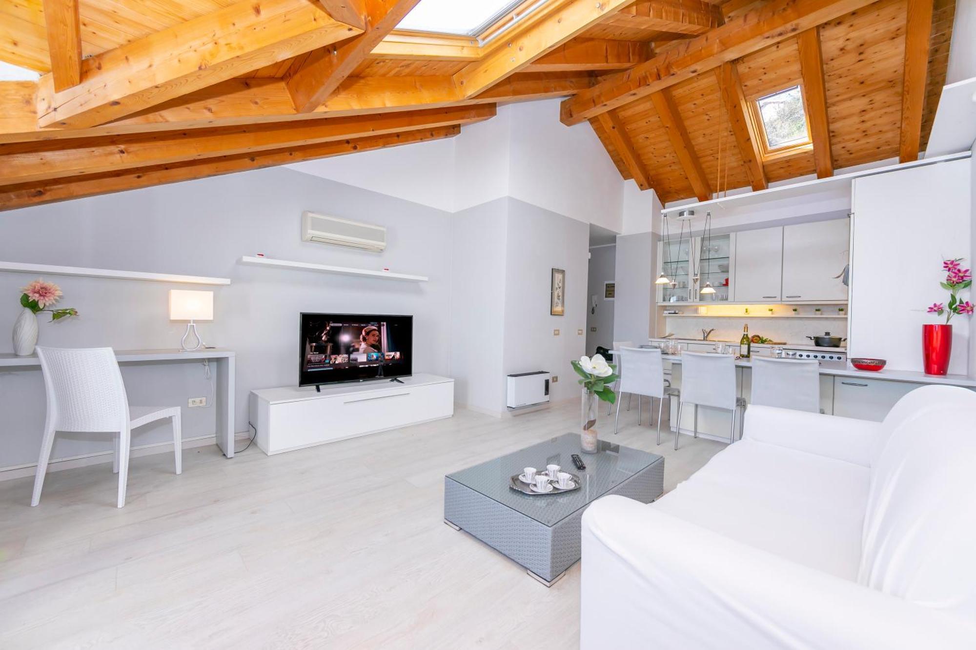 Blu Lake Apartment On Ghiffa Beach - Happy Rentals Esterno foto